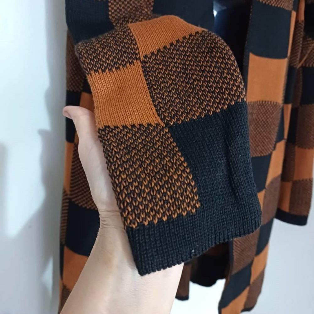 Casaco Feminino Xadrez de Inverno em Tricô com Manga Longa